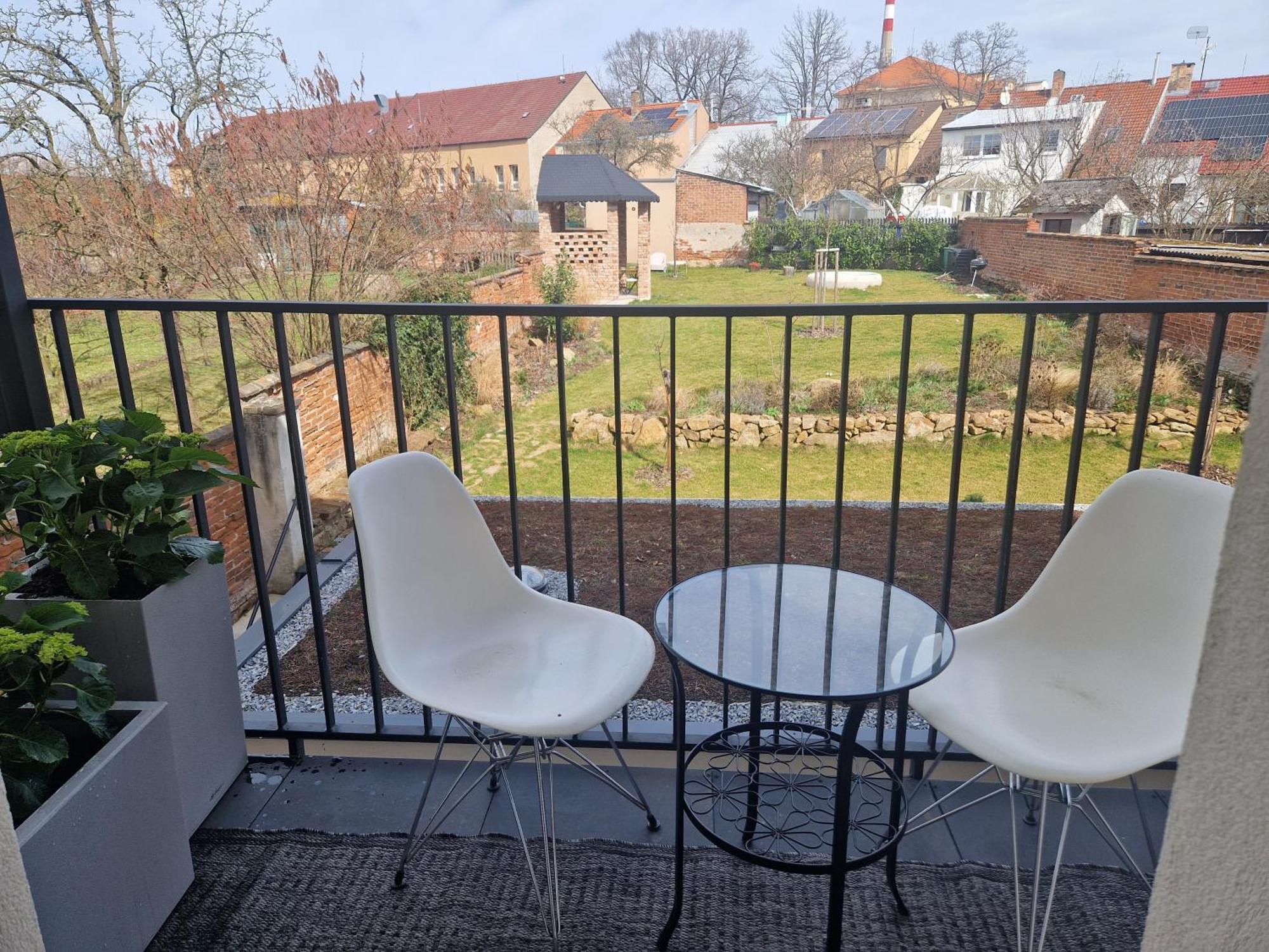 Art Nouveau Apartment With Garden In Pisek 外观 照片
